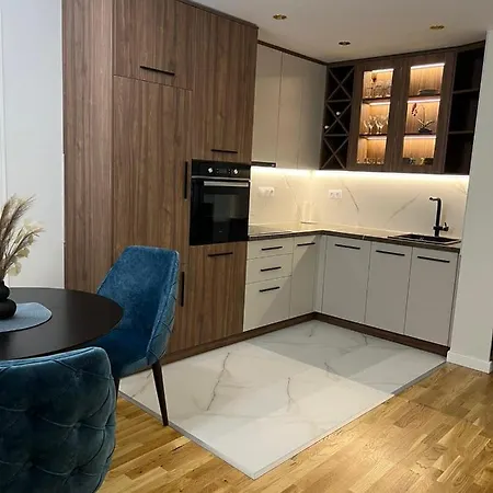 Lilly Lux Big Luxury With Free Parking And Garage 아파트 비옐리나
