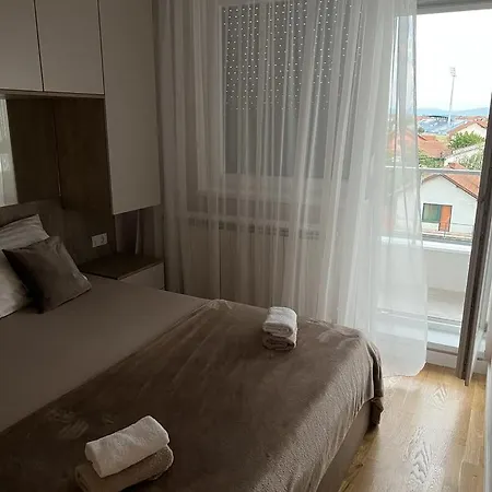 Lilly Lux Daire Bijeljina