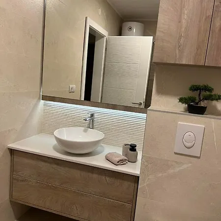 Lilly Lux Big Luxury With Free Parking And Garage