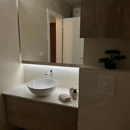 Lilly Lux Daire Bijeljina