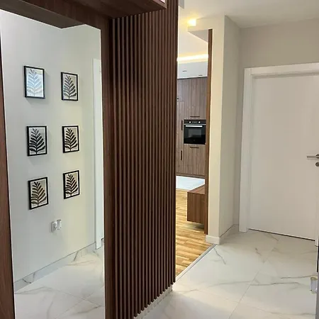 Lilly Lux Big Luxury With Free Parking And Garage بييلينا