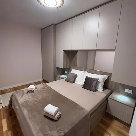 아파트 Lilly Lux Big Luxury With Free Parking And Garage 비옐리나