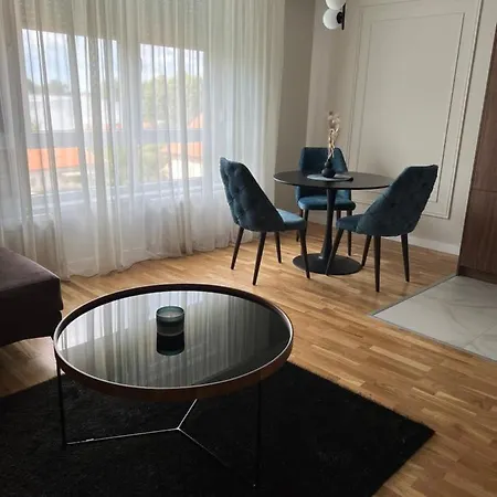 Lilly Lux Daire Bijeljina